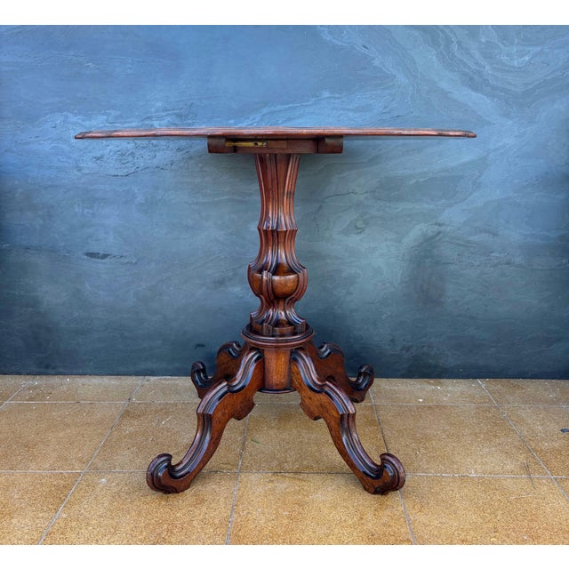 Brown 1920s Victorian Tilt-Top Rotating Pedestal Table With Scalloped Edge For Sale - Image 8 of 12