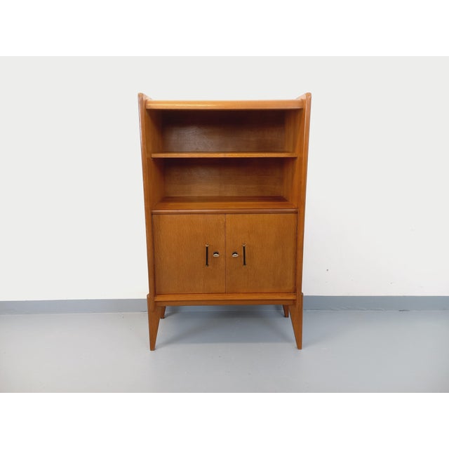 Vintage Scandinavian-style bookcase from the 1950s, attributed to the post-war French designer René Gabriel, made of oak,...