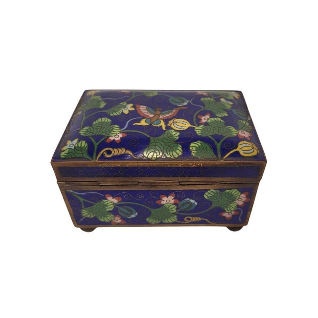 Box / Jewelry box with cloisonné enameling, blue lapis lazuli, 19th century. XX – China Wonderful cloisonné enamelled box,...