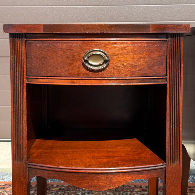Vintage White Fine Furniture Federal Mahogany 1 Drawer Nightstands - A Pair For Sale In Philadelphia - Image 6 of 18