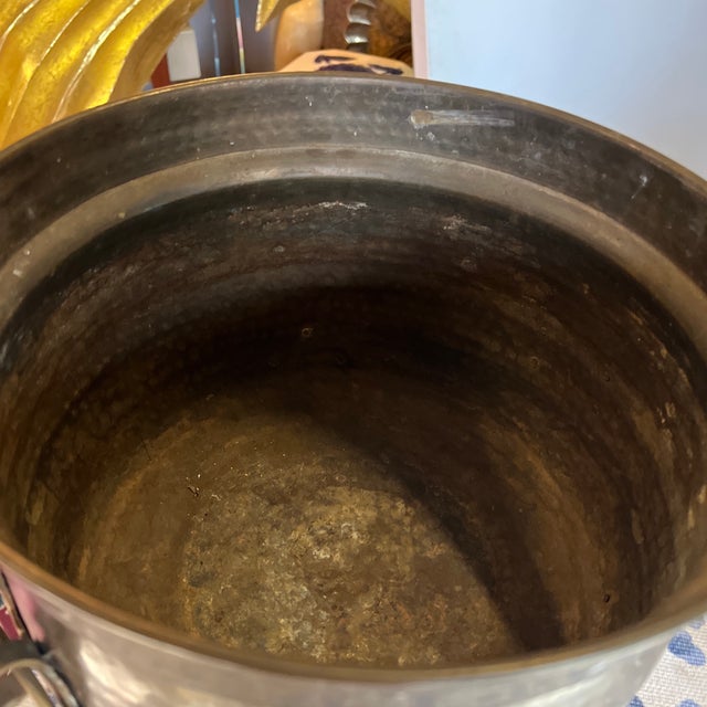 1970s Large Hand Hammered Footed Brass Planter Bucket For Sale In Atlanta - Image 6 of 9