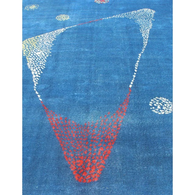 Textile Mid-Century Modern Rug With Modern Design in Medium Blue, Sapphire Blue Color For Sale - Image 7 of 13