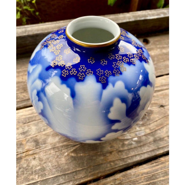 Japanese Vintage Japanese Porcelain Peony Vase | Cobalt Blue & White Floral Motif | Gold Accents For Sale - Image 3 of 12