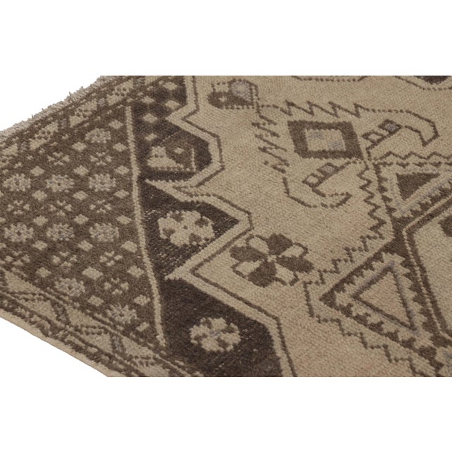 Traditional Mid-Century Vintage Turkish Rug in Beige-Brown With Medallion - Rug & Kilim For Sale - Image 3 of 7