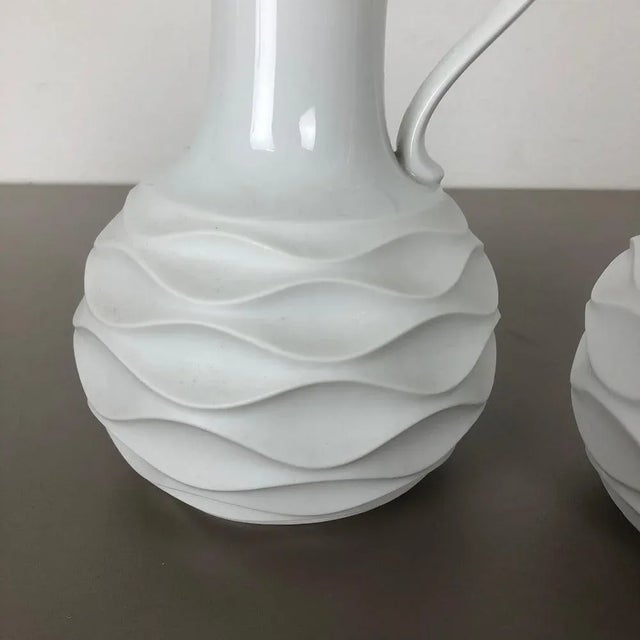 Op Art Biscuit Porcelain Jug Vases from Edelstein Bavaria, Germany, 1970s, Set of 2 For Sale - Image 4 of 14