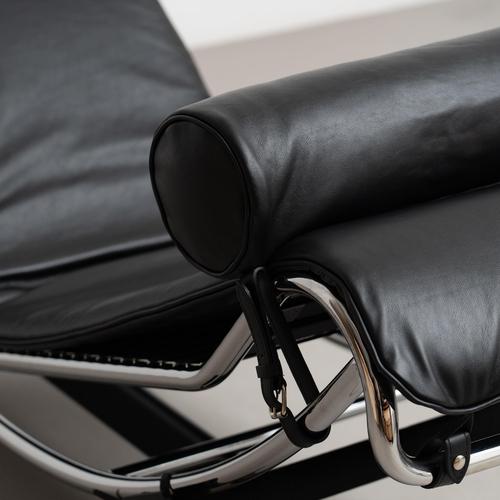 4 Chaise Longue by Le Corbusier for Cassina For Sale - Image 15 of 17