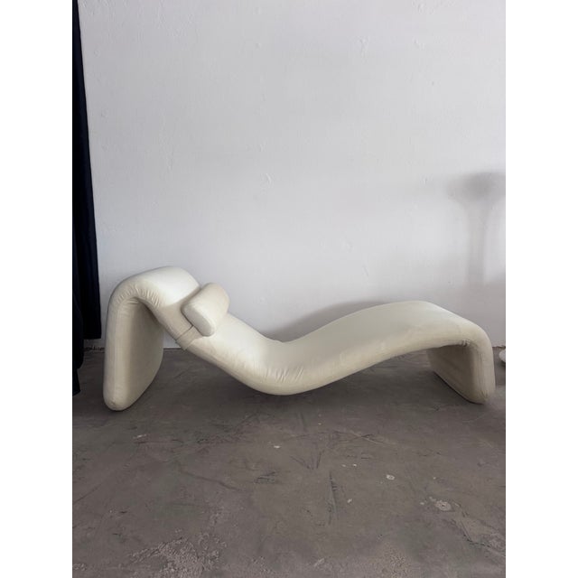 Ivory Space Age Djinn Chaise Longue by Olivier Mourgue for Airborne International, 1960s Icon, Reupholstered, 2001 a Space Odyssey For Sale - Image 8 of 16