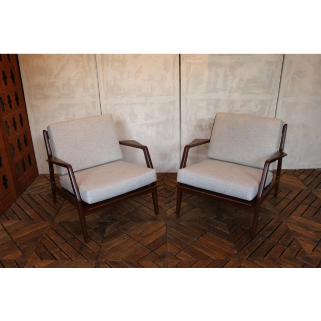 Pair of Ib Kofod-Larsen Danish Modern Sculptural Lounge Chairs — Denmark, 1950s For Sale - Image 10 of 18
