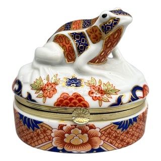 Vintage Andrea by Sadek Frog Imari Porcelain Trinket Box- Royal Crown Derby / Limoges Style – Japanese / Chinoiserie For Sale