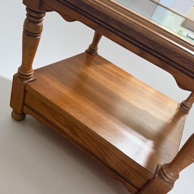 Wood Late 20th Century Bassett Furniture Solid Oak Early American Side Table W/ Glass Top For Sale - Image 7 of 8