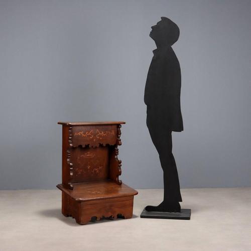 Baroque kneeler, maple inlays, drop-leaf top, bracket feet. Modifications. Italy, 18th century. This piece is attributed...