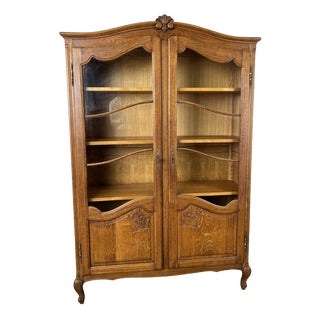 Vintage French Louis XIV Style Display Cabinet in Oak For Sale