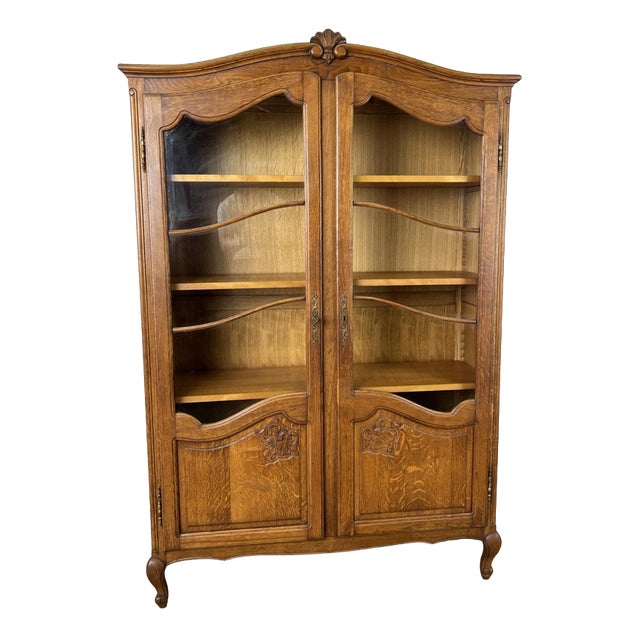 Vintage French Louis XIV Style Display Cabinet in Oak For Sale