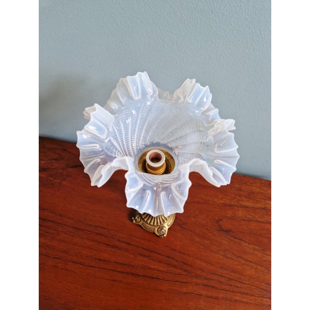 Table Lamp in Gilt Bronze and Opalescent Glass, Early 20th Century For Sale - Image 10 of 18