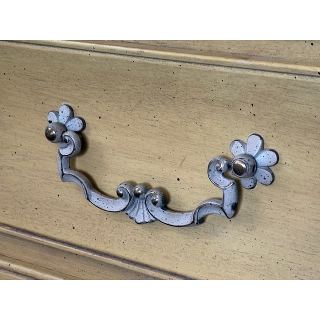 Mid-Century Modern Vintage Drexel French Provincial China Cabinet For Sale - Image 3 of 6