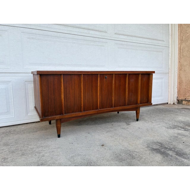 Wood Vintage Mid Century Walnut Cedar Chest by Lane For Sale - Image 7 of 8