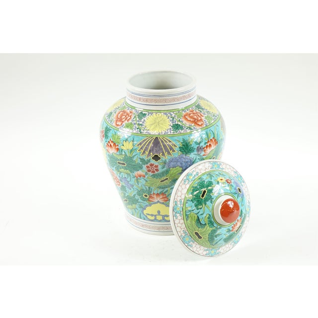 Porcelaine De Paris - Decorative French Urn Lovely artwork