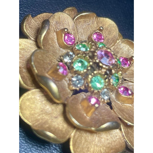 1950s Florenza MCM Multi-Tiered, Botanical Floral Brooch Green and Pink Stones For Sale - Image 5 of 5