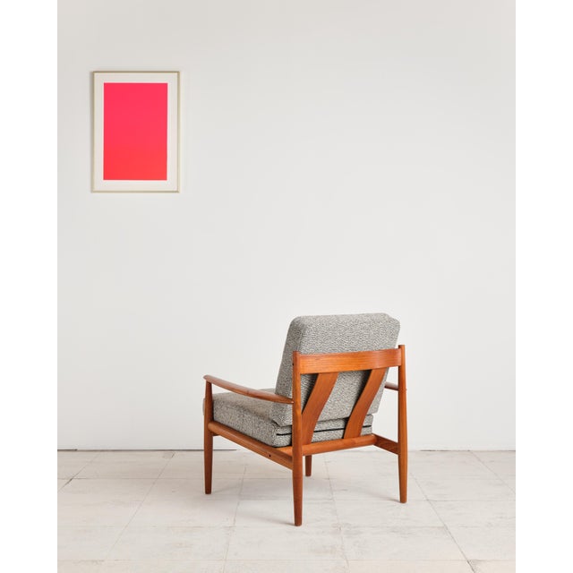 Dimensions: 76 × 78 × 74 × 42 cm (29.9" × 30.7" × 29.1" × 16.5") Width × Depth × Height × Seat Height Arm height: approx....