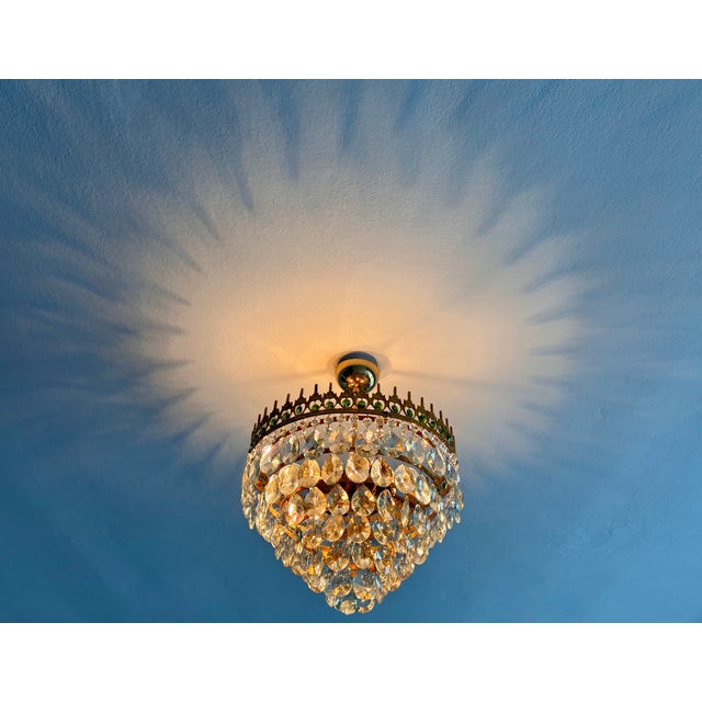 Emerald Vintage Brass & Original Emerald Green Crystal Crown Cascade Chandelier – 5 Light For Sale - Image 8 of 17