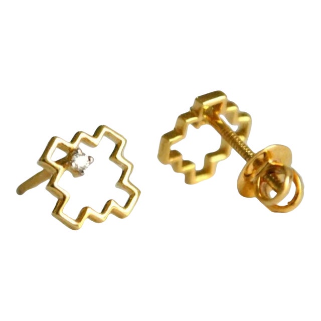 Small Geometric 14k Gold Everyday Diamond Stud Earrings - 2 Pieces For Sale