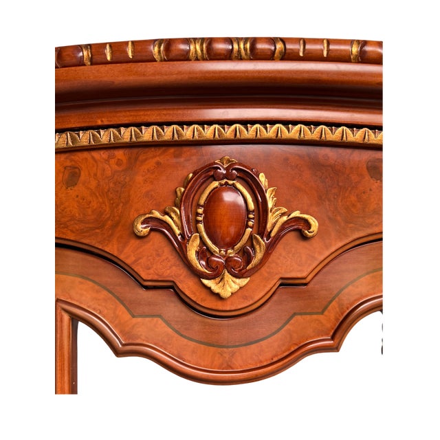 Late 20th Century Luxury Marzorati Italian 3-Door Vitrine Cabinet With Gilt Details, Lighting & Mirrored Back For Sale - Image 5 of 12