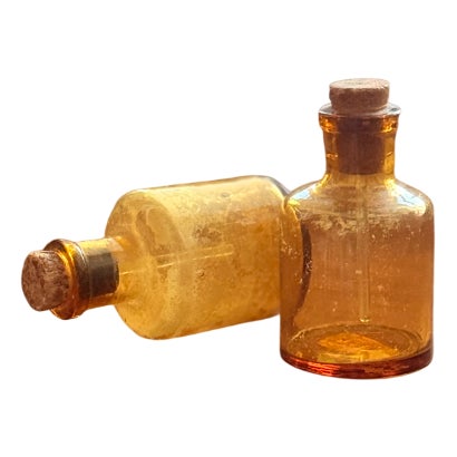 Amber Glass Pharmaceutical Bottles with Cork Stopper and Glass Dropper, Portugal, 1940s-1960s, Set of 2 For Sale