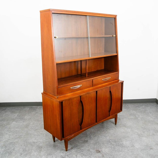 Brown Mid Century Modern China Cabinet Garrison Hutch Glass Display Storage MCM For Sale - Image 8 of 11