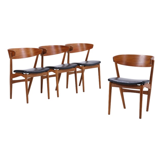 Mid-Century Danish Model 7 Chairs in Teak and Leather by Helge Sibast, Set of 4 For Sale