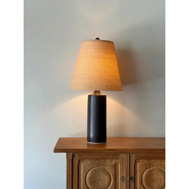 Mid-Century Modern 1960s Mid-Century Modern X-Large Lotte Bostlund Espresso Ceramic Table Lamp With Jute Shade For Sale - Image 3 of 3