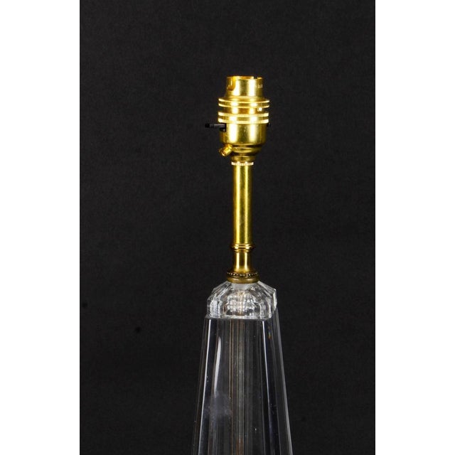 Mid-Century Glass & Brass Obelisk Table Lamp For Sale - Image 4 of 7