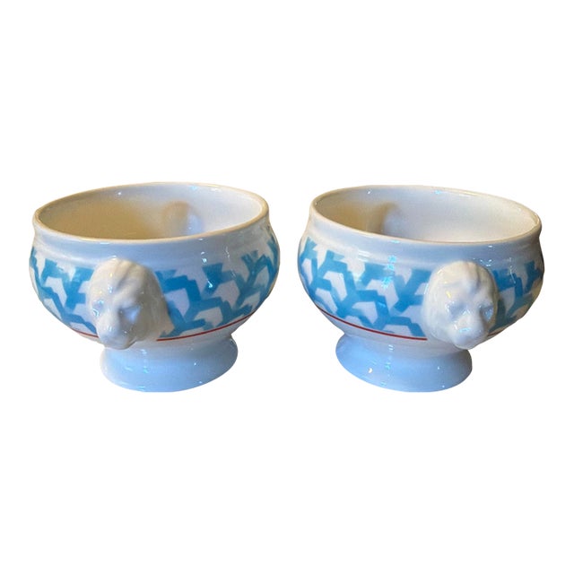 Villeroy & Boch Lina Aqua Porcelian Pedestal Lion Head Soup Bowl Set of 2 For Sale
