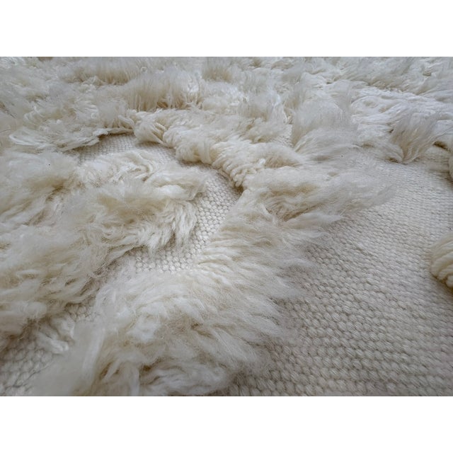 Ivory Rh Cabila Wool Rug – 9' × 12' Ivory | 87% Wool & 13% Cotton | Hand-Knotted High-Low Construction (2nd Piece) For Sale - Image 8 of 18