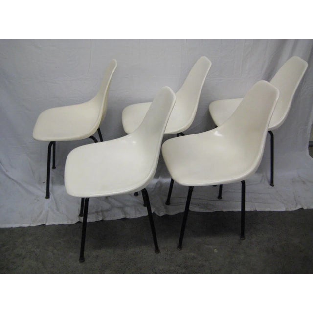 Mid 20th Century Herman Miller Midcentury White Bucket Chairs - Set of 5 For Sale - Image 5 of 12