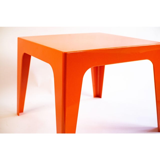 Square Side Table in Fiberglass For Sale - Image 4 of 6