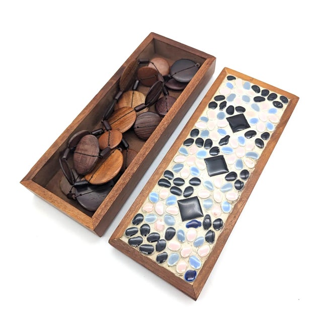 1960s Mid 20th Century Walnut Wood Jewelry or Trinket Box With Mosaic Tile Inlay For Sale - Image 5 of 10