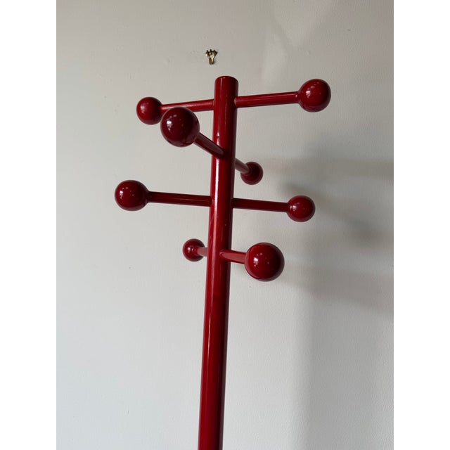 1980’s Italian Postmodern Memphis Style Red Stained Wood Floor Standing Hat & Coat Stand For Sale - Image 4 of 12