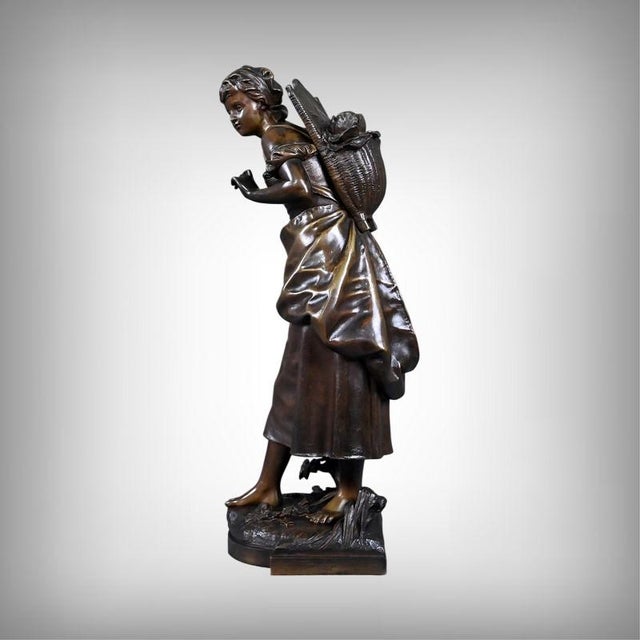 Late 19th Century Bronze Young Girl with a Basket from E. Bouret, in Very Good conditions. Designed before 1890
