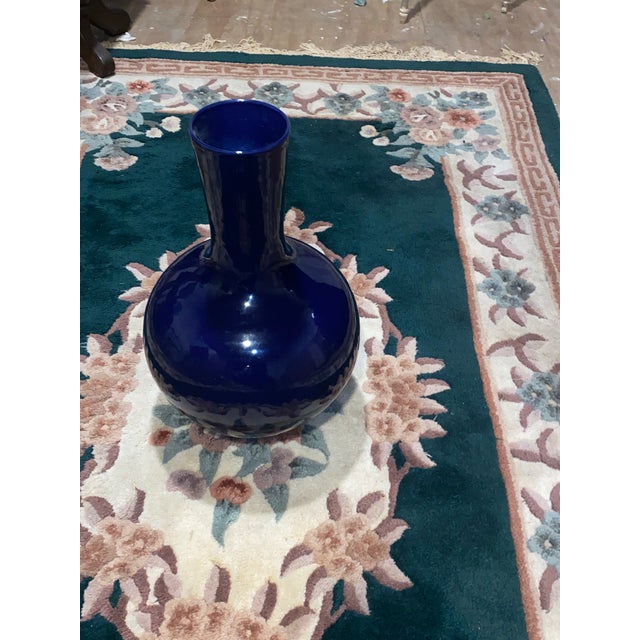 Porcelain production in China dates back centuries, with the Qing Dynasty (1644-1912) being a golden age for ceramic...