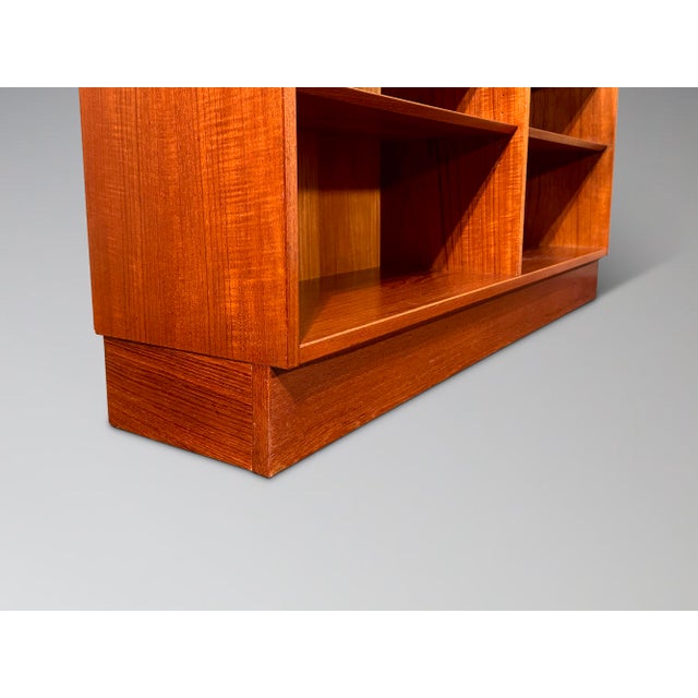 Restored Danish Teak Bookcase by Poul Hundevad For Sale - Image 9 of 18