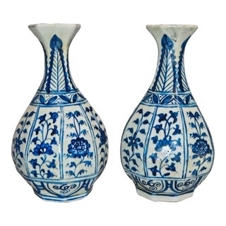 Pair of Chinese Blue and White Porcelain Octagonal Vases, Hand-Painted Floral Decor For Sale