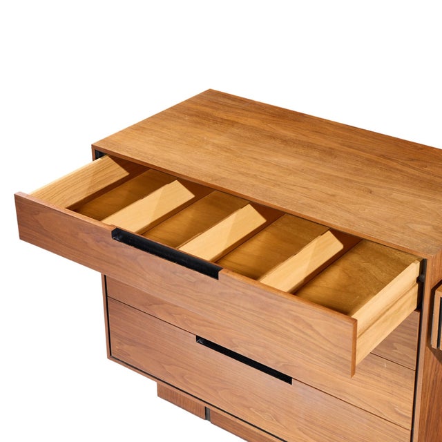 Vladimir Kagan for Dreyfuss Mid 20th Century Walnut and Lucite Vanity Dresser For Sale In Chicago - Image 6 of 11