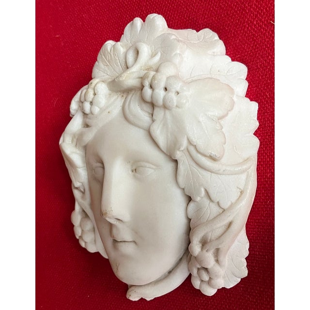 Antique English Regency Architectural Elements - Carved White Statuary Marble Masks or Wall Plaques - Classical Youths With Grapevine Hair - A Pair For Sale - Image 9 of 14
