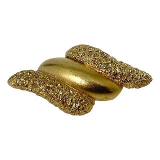 French Gold Tone Brooch attributed to Nina Ricci, 1980s For Sale