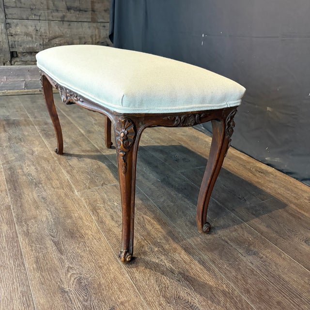 Antique French Louis XV Carved Walnut Bench With New Linen Upholstery For Sale - Image 9 of 10