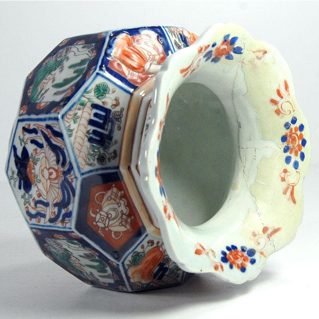 Oktagonal Imari Handpainted Japan Vase, 1890s For Sale - Image 5 of 13
