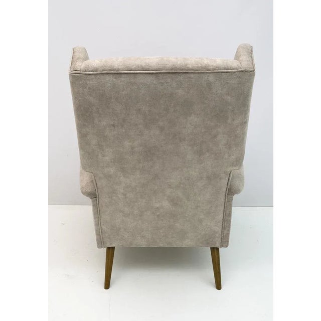 Mid-Century Italian Modern Velvet Winged Armchair by Gio Ponti for Cassina, 1950s For Sale - Image 9 of 10