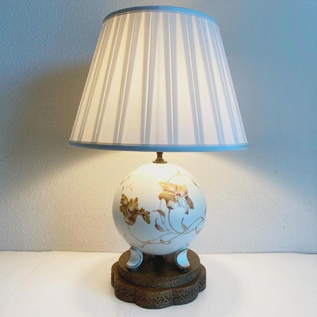 Mediterranean 1940s Porcelain Floral Pearl Lamp & Shade by Rosenthal For Sale - Image 3 of 18
