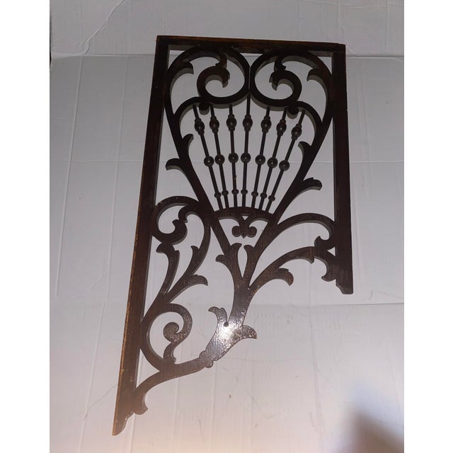 Late 19Th Century Original Salvaged Chicago Varnished Oak Wood Asymmetrical Wall-Mount Victorian Fretwork For Sale In Miami - Image 6 of 11