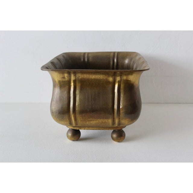 Handcrafted Italian Rectangular Hammered Brass Planter Jardiniere Curved Edging Ball Feet Details Vintage Mid-Century For Sale - Image 9 of 13